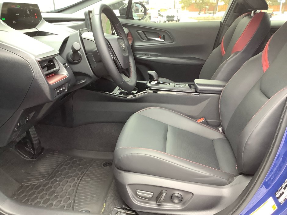 2025 Toyota PRIUS-14