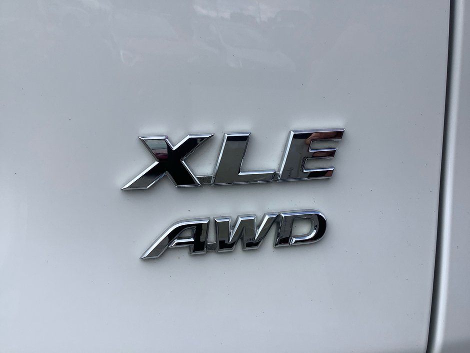 2022 Toyota RAV XLE-8