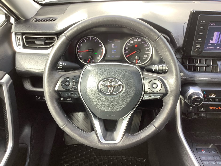 2022 Toyota RAV XLE-16