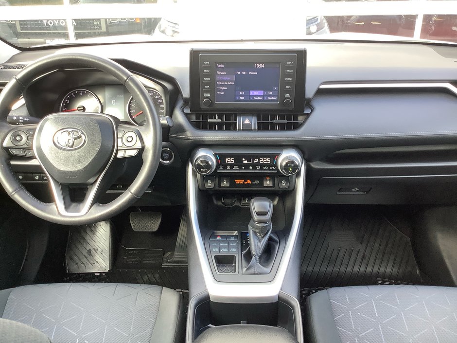 2022 Toyota RAV XLE-22