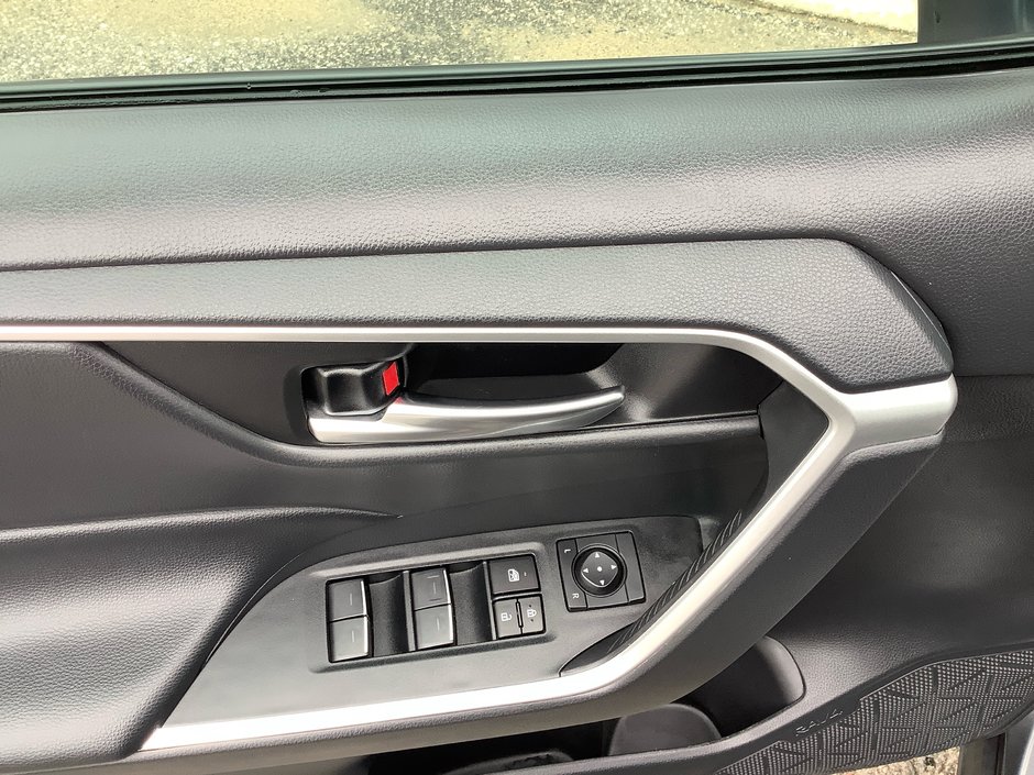 2023 Toyota RAV4 HYB Hybrid XLE-10