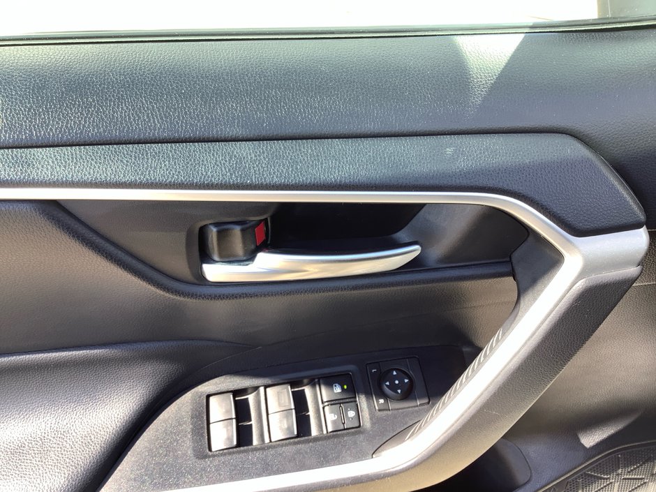 2022 Toyota RAV4 XLE AWD XLE-13