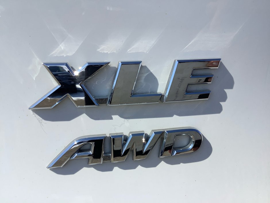 2022 Toyota RAV4 XLE AWD XLE-8