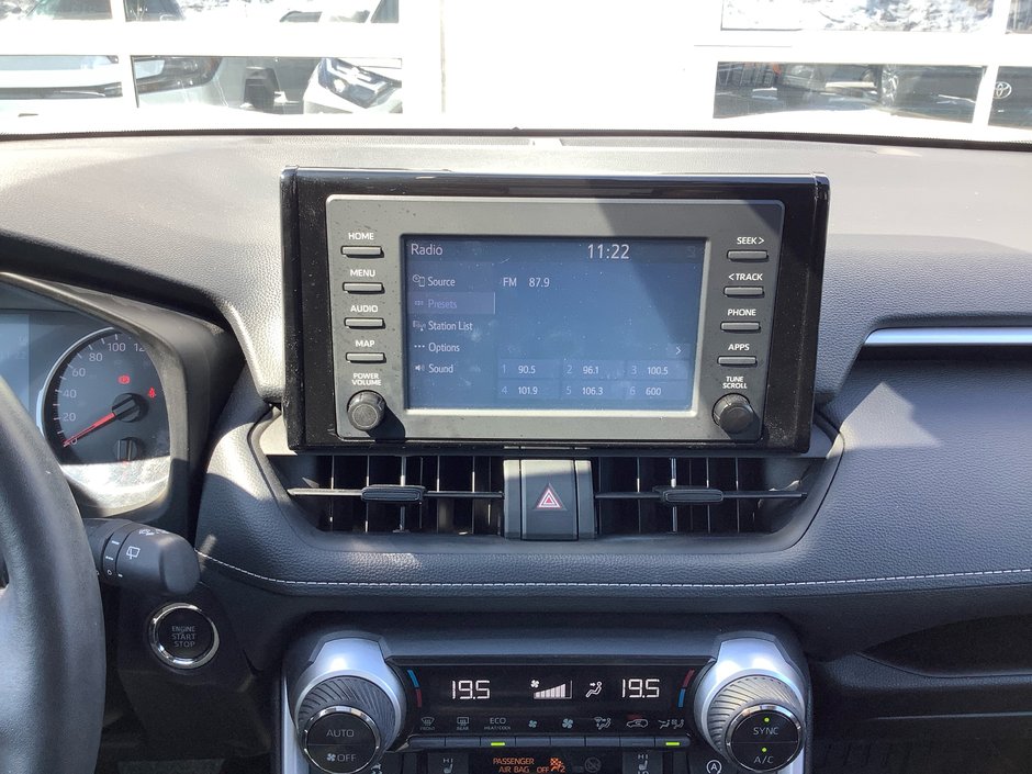 2022 Toyota RAV4 XLE AWD XLE-17