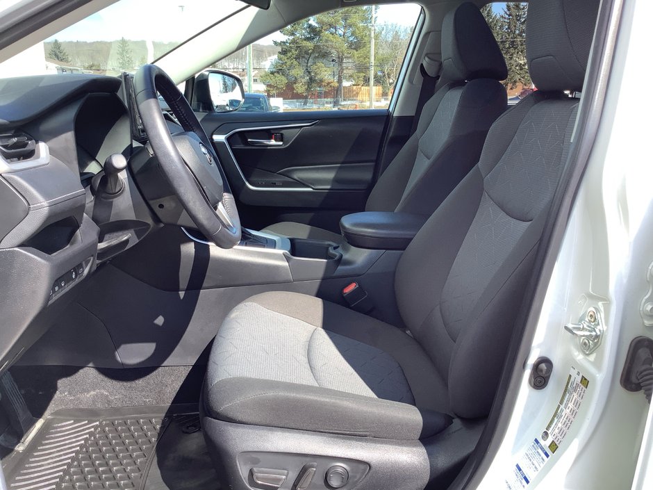 2022 Toyota RAV4 XLE AWD XLE-11