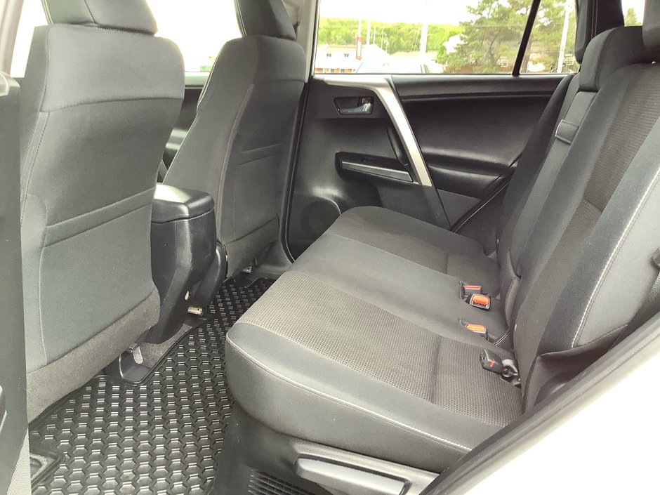 2017 Toyota RAV4 XLE HYBRID-14