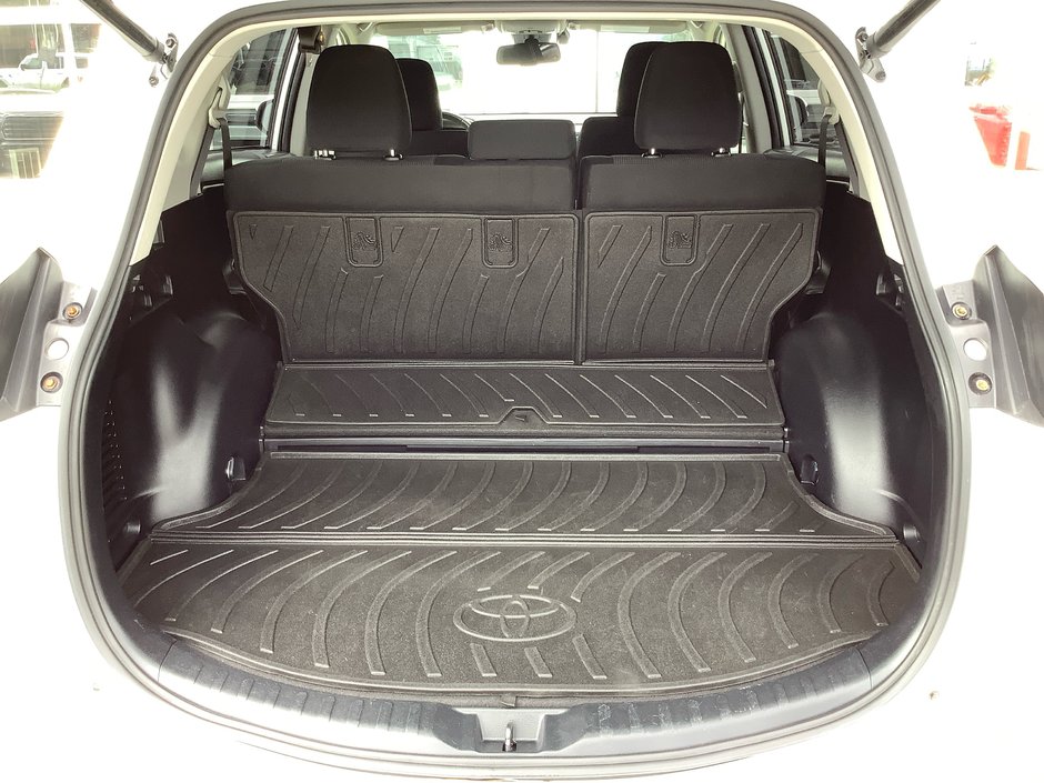 2017 Toyota RAV4 XLE HYBRID-12