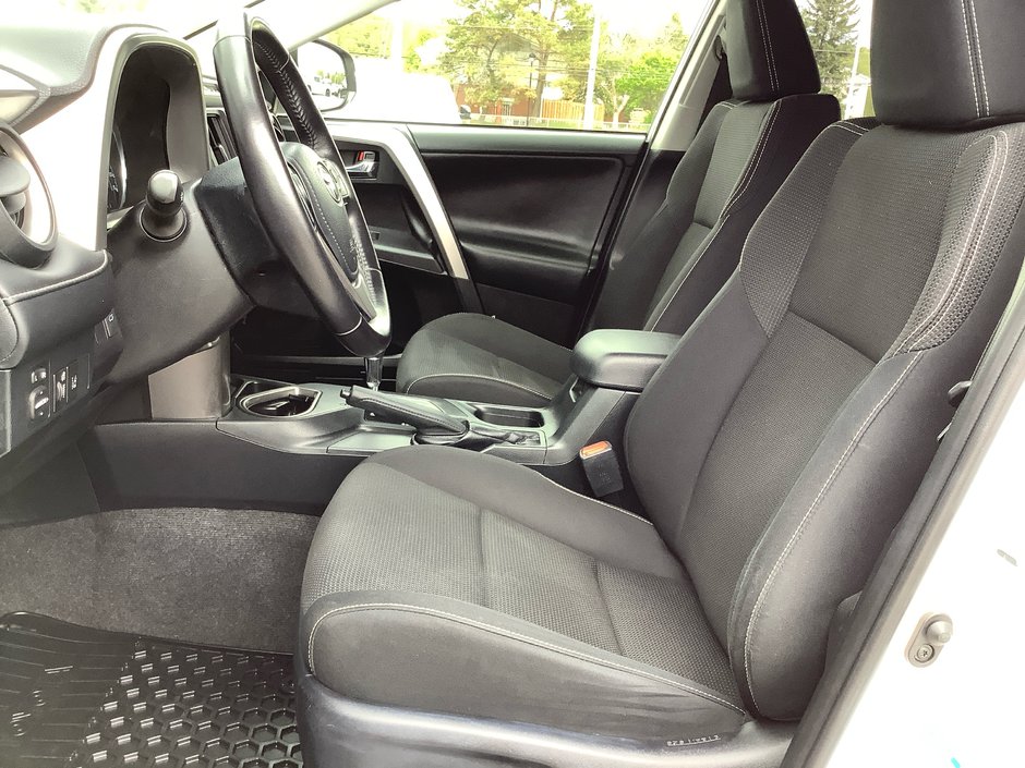 2017 Toyota RAV4 XLE HYBRID-13