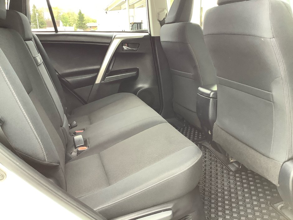 2017 Toyota RAV4 XLE HYBRID-11