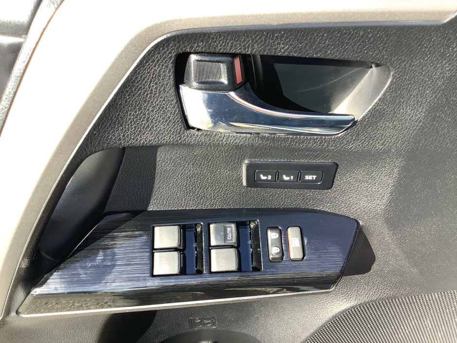 2018 Toyota RAV4 Limited-17