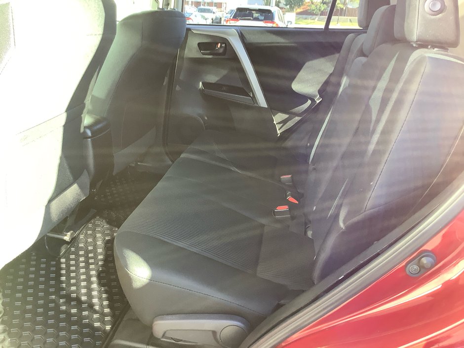 2018 Toyota RAV4 LE AWD-5