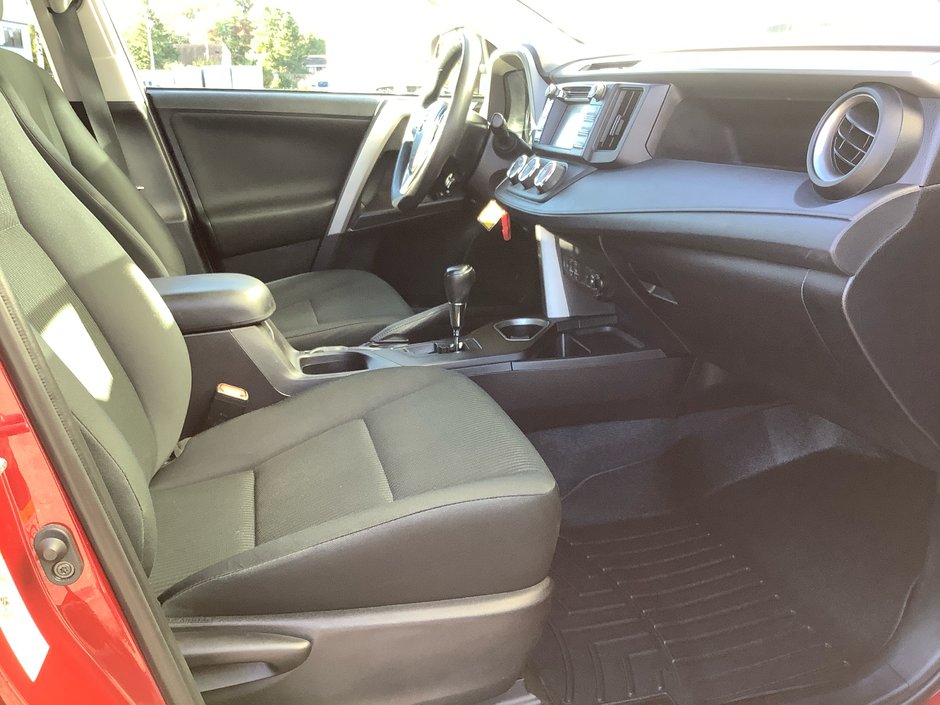 2018 Toyota RAV4 LE AWD-1