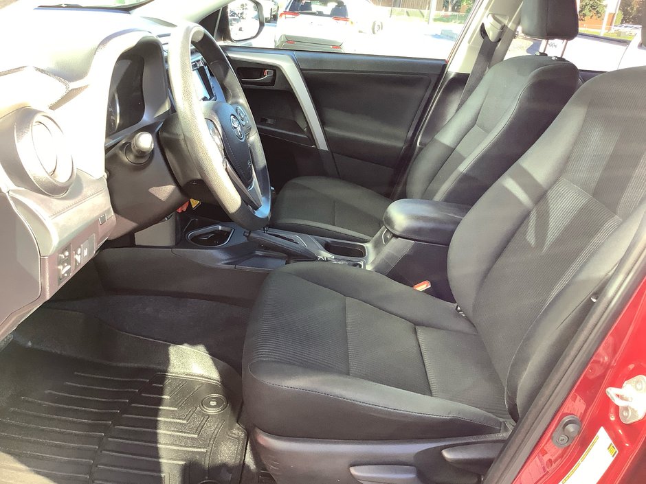 2018 Toyota RAV4 LE AWD-4