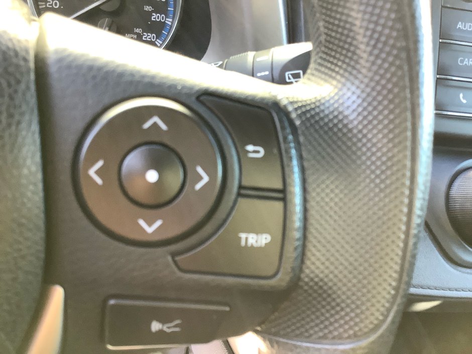 2018 Toyota RAV4 LE AWD-8