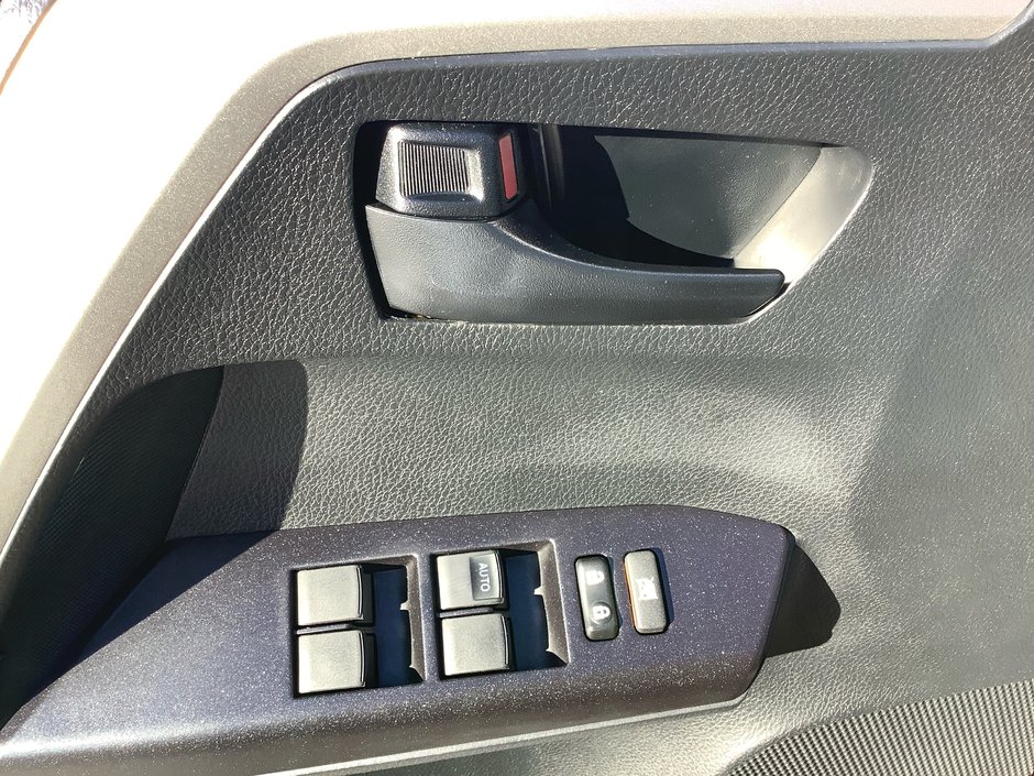 2018 Toyota RAV4 LE AWD-6