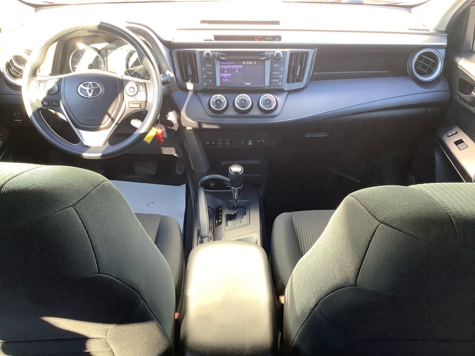 2018 Toyota RAV4 LE AWD-12