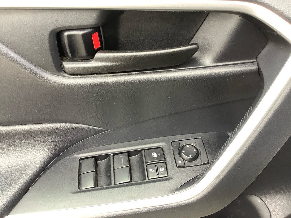 2019 Toyota RAV4 LE-16