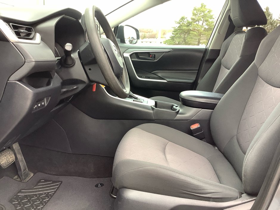 2019 Toyota RAV4 LE-14