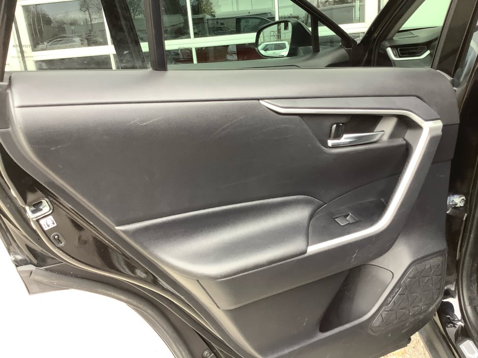 2019 Toyota RAV4 XLE-11