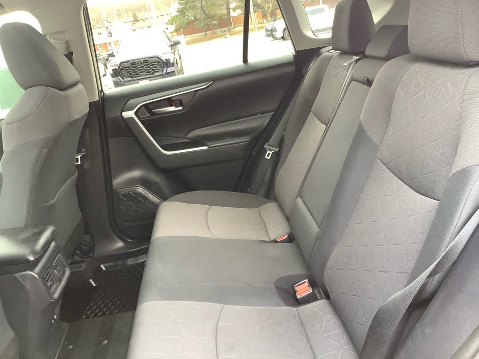 2019 Toyota RAV4 XLE-12