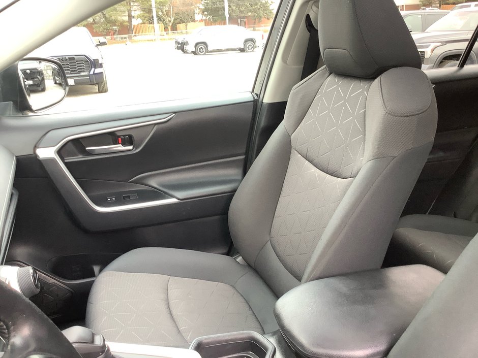 2019 Toyota RAV4 XLE-10