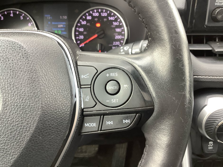 2019 Toyota RAV4 XLE-16