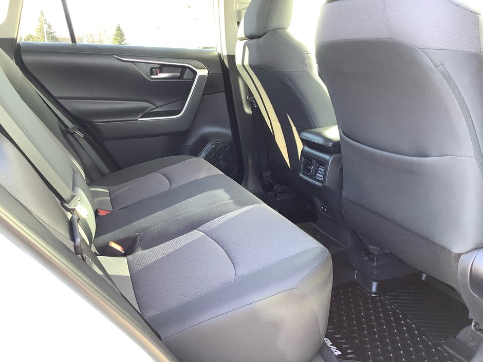 2019 Toyota RAV4 XLE-13