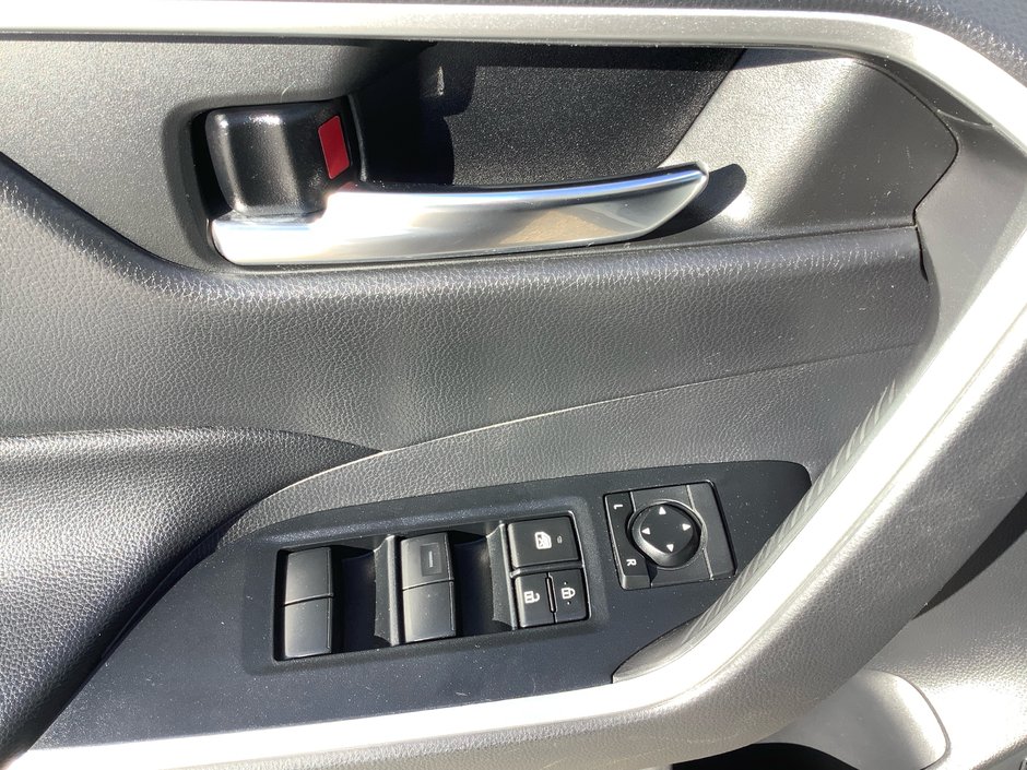 2019 Toyota RAV4 XLE-17