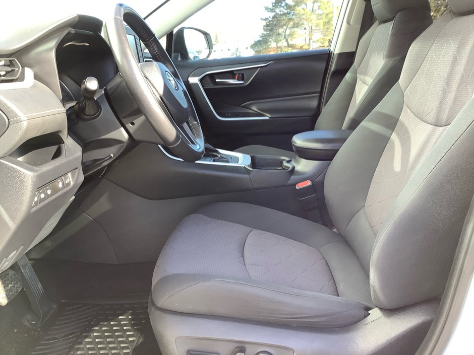 2019 Toyota RAV4 XLE-14