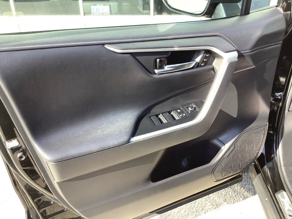 2020 Toyota RAV4 Hybrid Limited-11