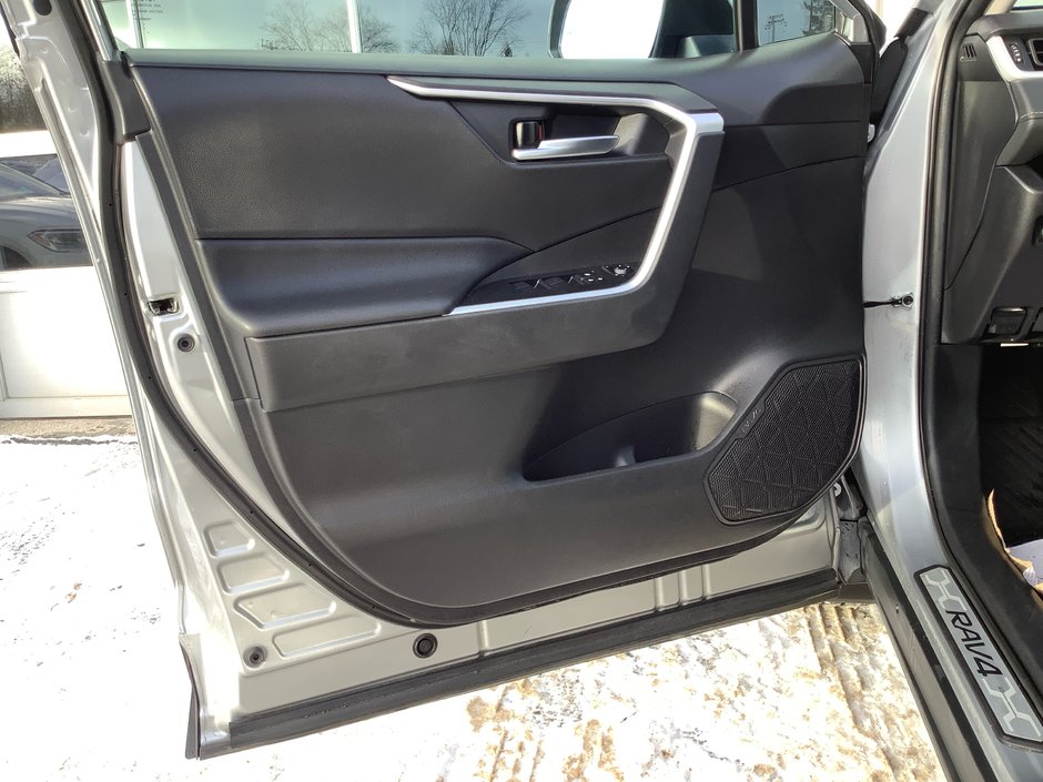 2020 Toyota RAV4 XLE-8