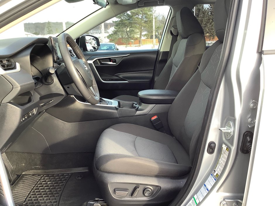 2020 Toyota RAV4 XLE-11