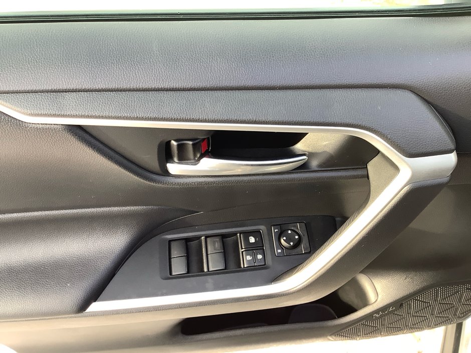 2020 Toyota RAV4 XLE-9