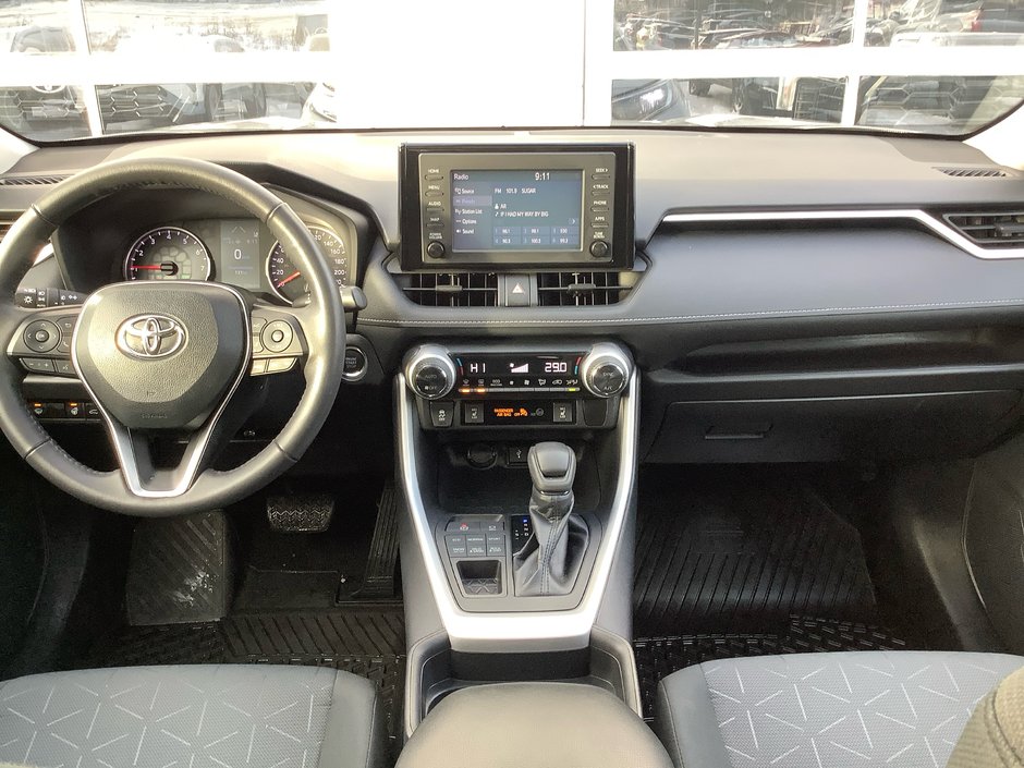 2020 Toyota RAV4 XLE-19