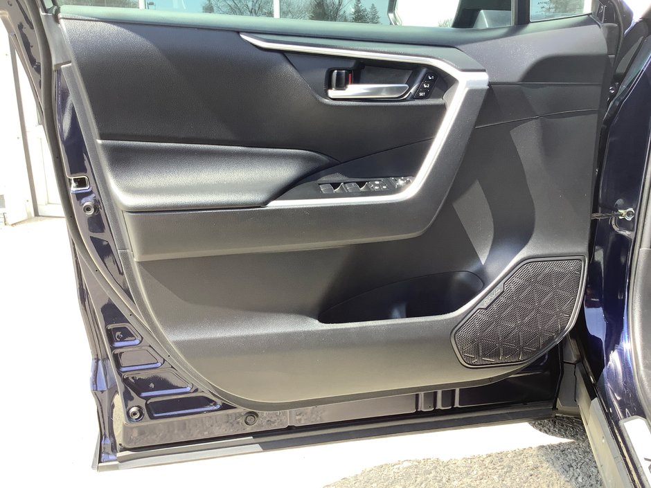 2021 Toyota RAV4 XLE-11