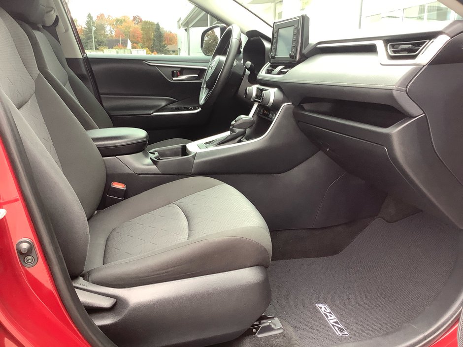 2021 Toyota RAV4 XLE-12