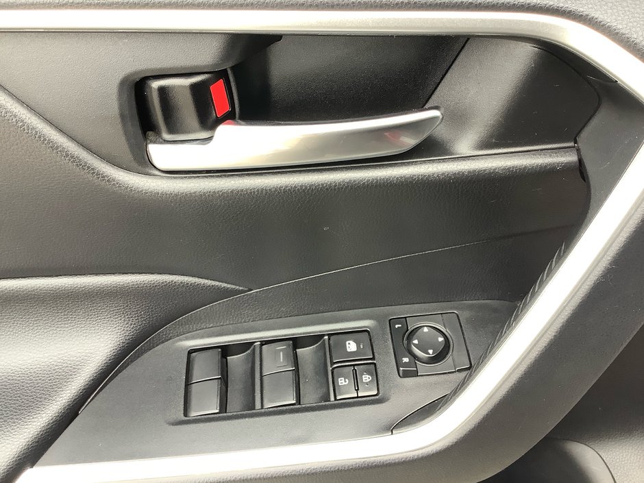 2021 Toyota RAV4 XLE-17