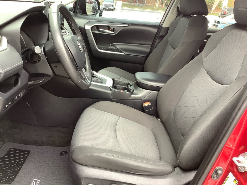 2021 Toyota RAV4 XLE-14