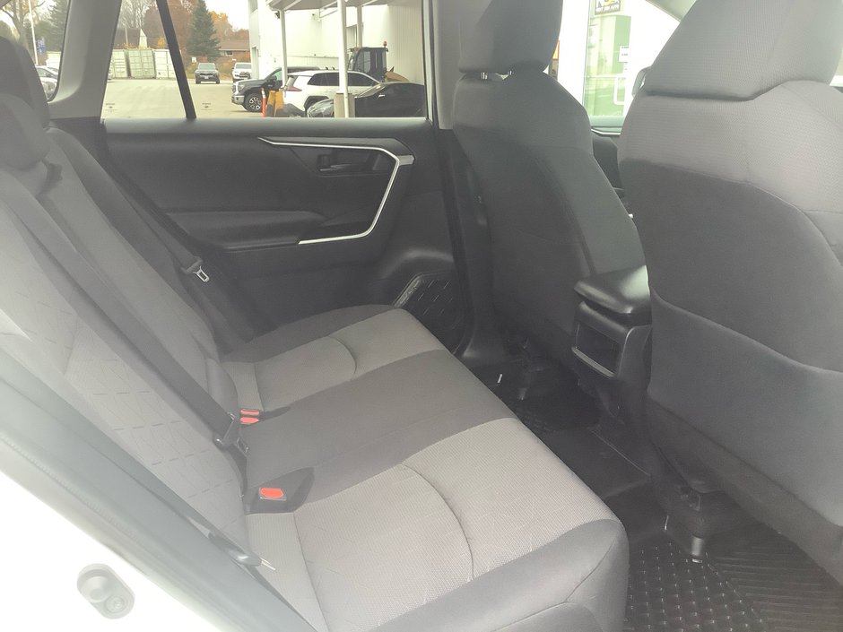 2021 Toyota RAV4 LE AWD-11