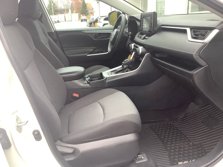 2021 Toyota RAV4 LE AWD-10