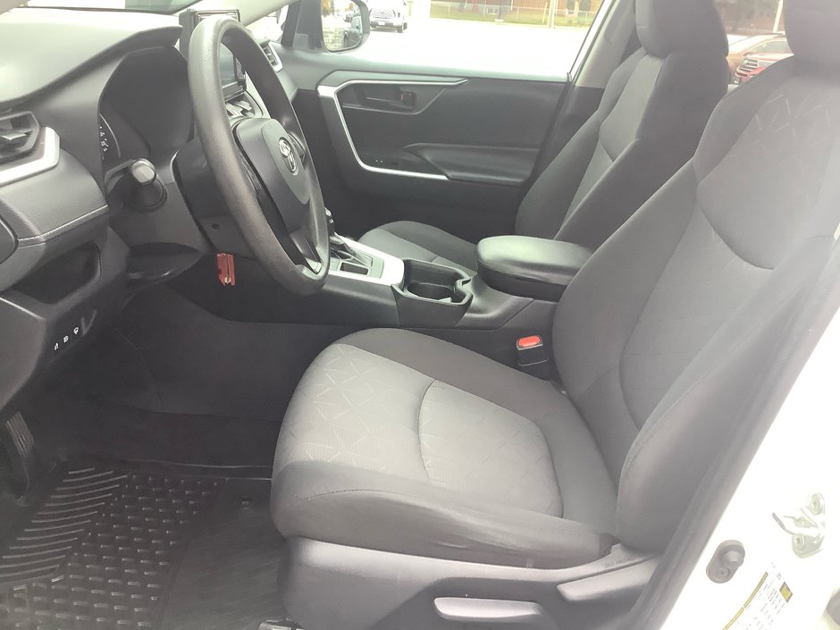 2021 Toyota RAV4 LE AWD-13