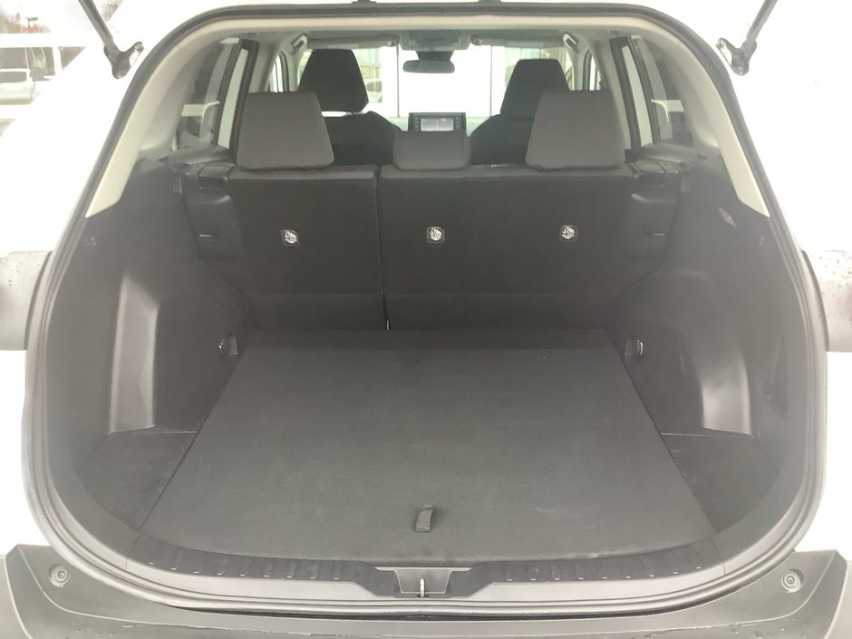 2021 Toyota RAV4 LE AWD-12