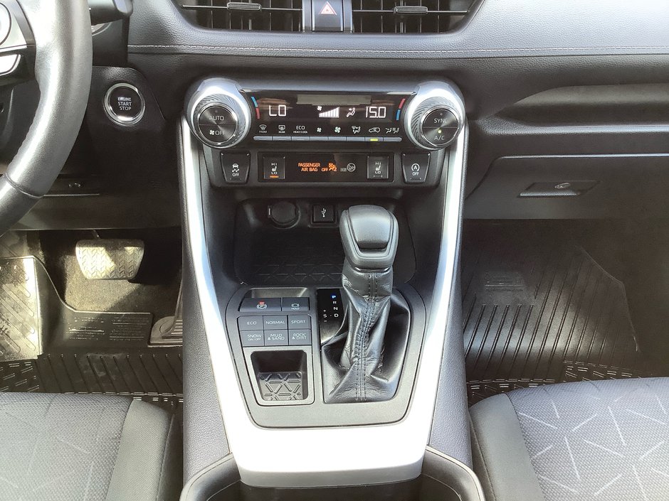 2022 Toyota RAV4 XLE-21