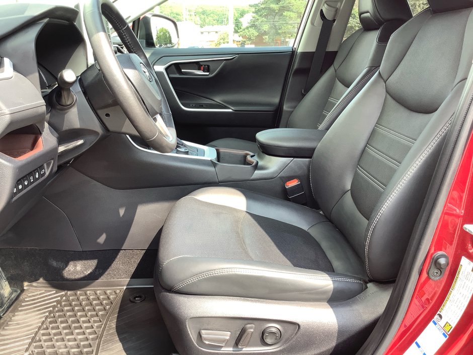 2022 Toyota RAV4 LIMITED-15