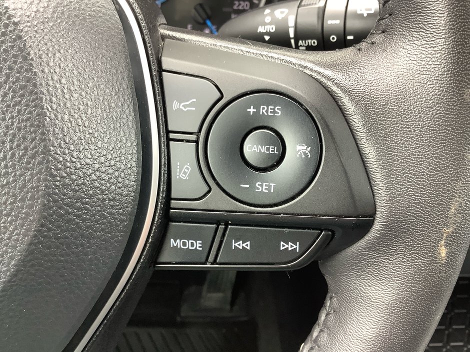 2022 Toyota RAV4 Hybrid XLE-27