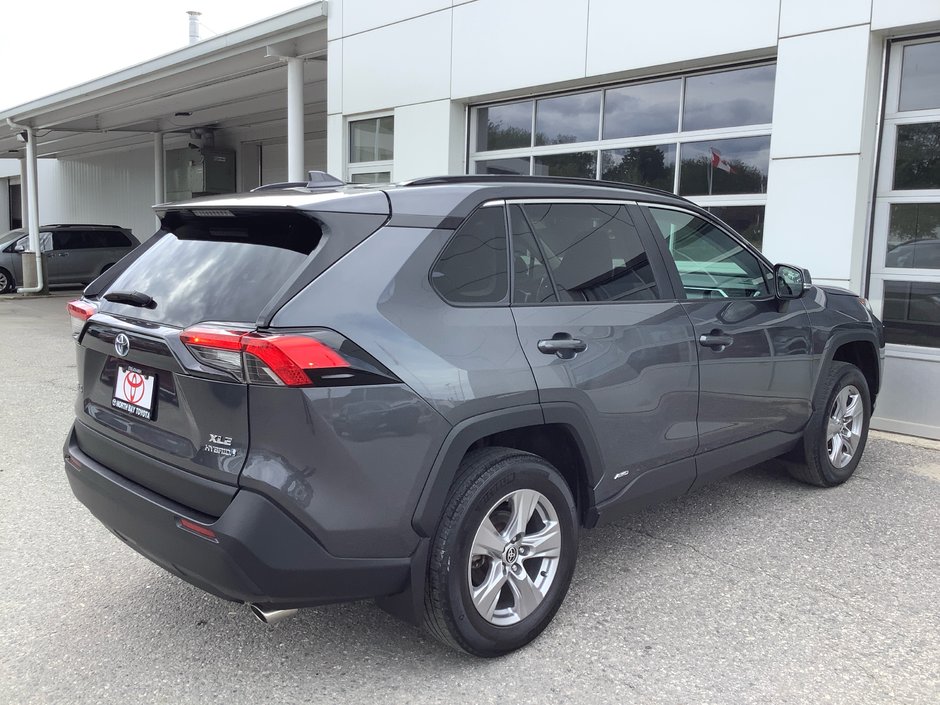 2022 Toyota RAV4 Hybrid XLE-14