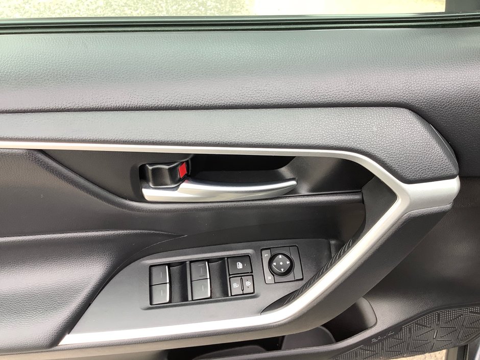 2022 Toyota RAV4 Hybrid XLE-21