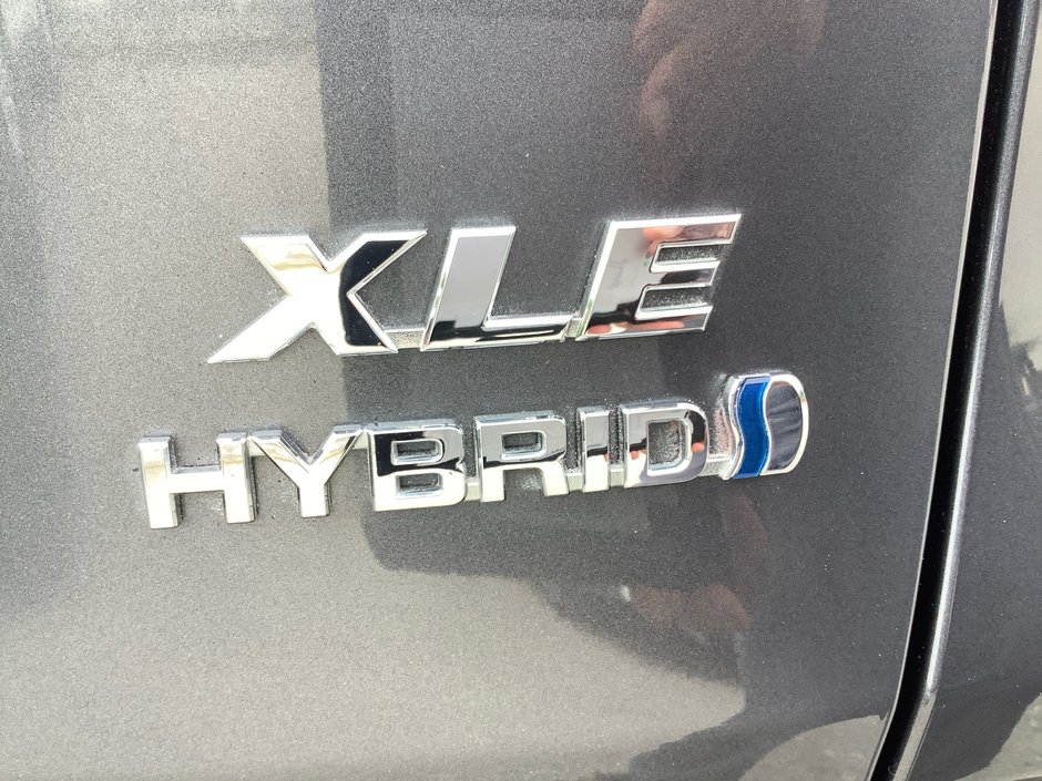 2022 Toyota RAV4 Hybrid XLE-16