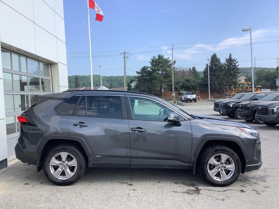 2022 Toyota RAV4 Hybrid XLE-3