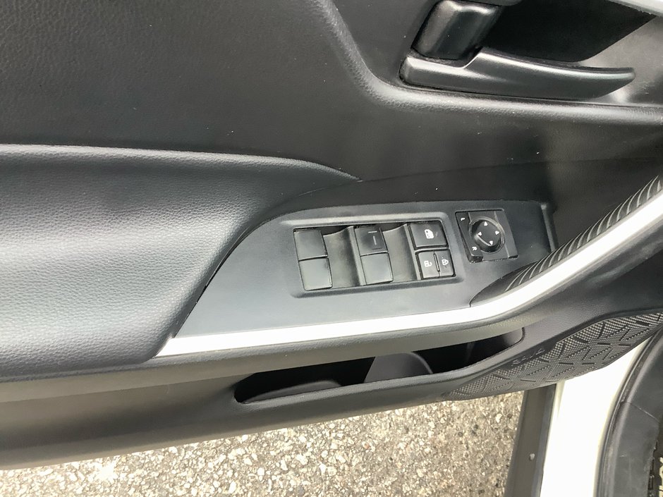 2022 Toyota RAV4 LE-12